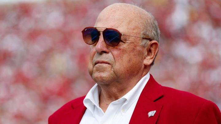 Barry Alvarez slams 'spoiled rotten' Wisconsin fans after 'Fire Fickell' chants: 'That really upsets me'
