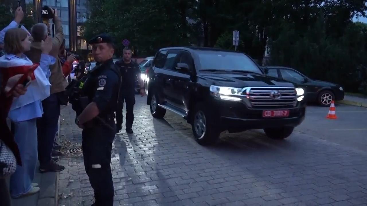 Vehicles with freed Belarus prisoners drive into U.S. embassy in Vilnius, Lithuania