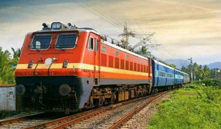 Falaknuma Express halted at Ghatkesar after terror alert; no threat found