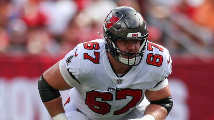 Buccaneers sign key offensive lineman to a four