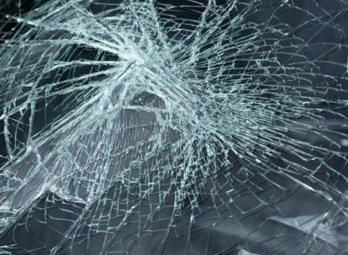 Le rompieron el auto en la puerta de su casa
