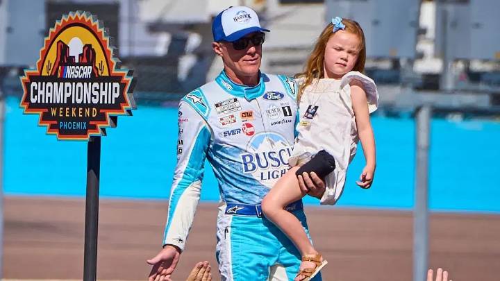 Kevin Harvick’s Daughter Annoyed by Father’s NASCAR Legacy After Unwanted Public Attention Kevin Harvick’s daughter Piper is fed up with his NASCAR fame, craving privacy as fans compare his intense ap