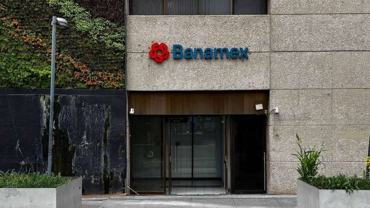 "Regresa a un Empresario Mexicano": Sheinbaum Destaca Venta de 25% de Banamex a Fernando Chico