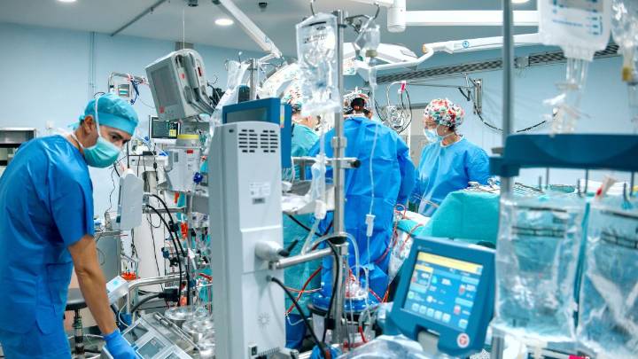 Estudiar Medicina o Enfermería en Andalucía, casi 300 euros más barato que en el resto de España