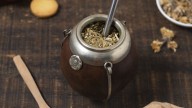 Mate con coco rallado: cuáles son los beneficios de esta nueva tendencia