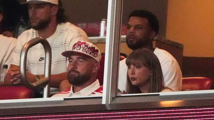 Man arrested outside Travis Kelce’s home trying to serve papers to Taylor Swift