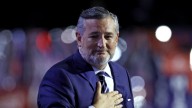 Ted Cruz dice que Tucker Carlson "se está convirtiendo en Ilhan Omar"