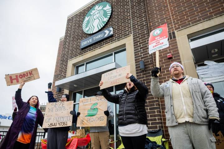 Starbucks closing some Chicago stores