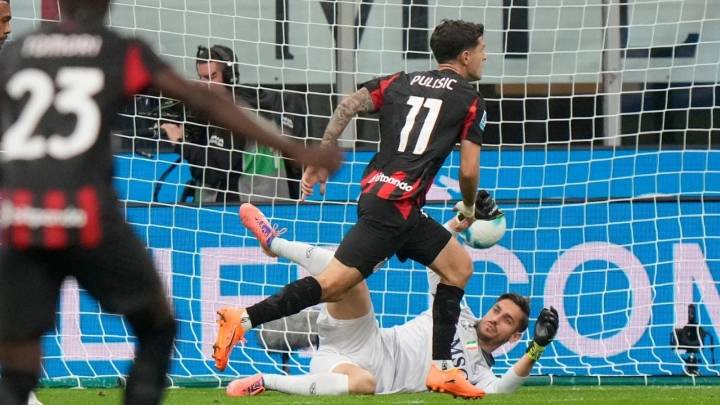 Milan gana 2-1 al Napoli y comparte el liderato de la Serie A con los napolitanos y la Roma