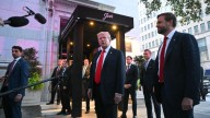 Trump fue insultado en un restaurante de Washington: le gritaron "el Hitler de nuestro tiempo"