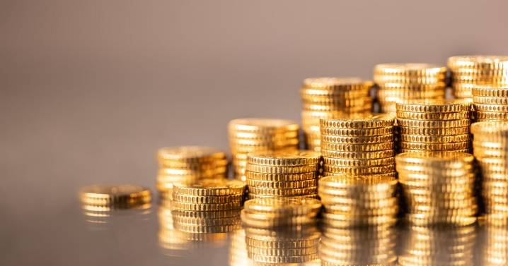Gold prices are near a record high. Here's why experts say it's worth investing in anyway.