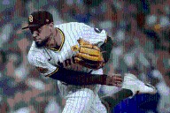 MLB: Robert Suárez de los Padres de San Diego entre los grandes, tercer Venezolano con un año de 40 juegos salvados en Las Mayores (+Lista)