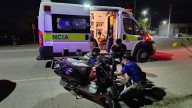 Joven motociclista derrapa aparatosamente tras volarse un bordo en Torreón