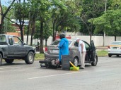 Motociclista se estampa contra un auto frente al Tecnológico de Chetumal