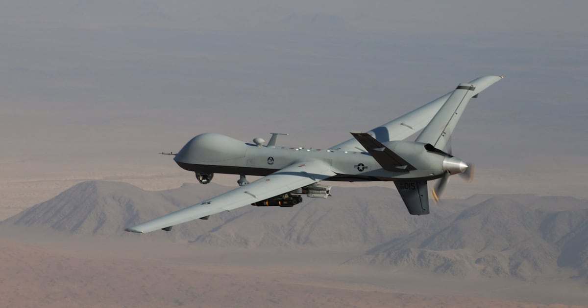 Cómo Trump planea reinterpretar un tratado de misiles para vender drones de ataque pesado a otros países