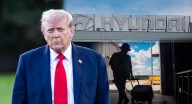 Pueden traerlos pero solo por un tiempo, dice Trump a empresas extranjeras sobre trabajadores no estadounidenses