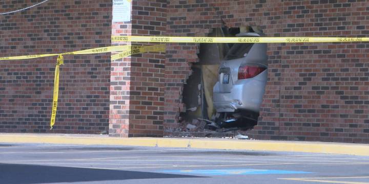 Car plows into Bowling Green business