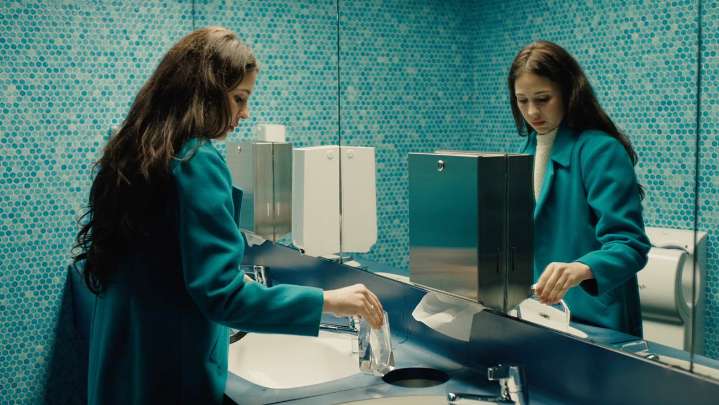 'The Currents' Review: A Spellbinding Argentinian Character Study