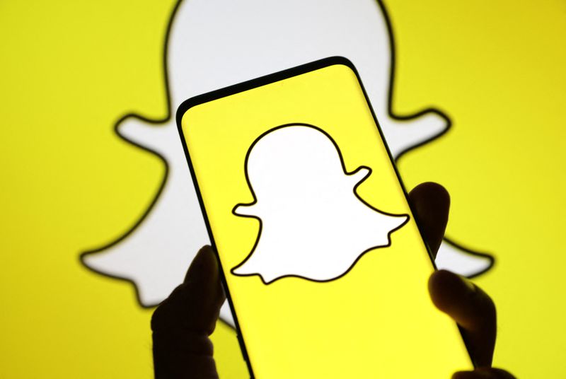 Dutch probe Snapchat over alleged failure to tackle vape sellers