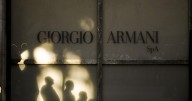Entre figuras de la moda, política y el deporte: Despiden al diseñador italiano a Giorgio Armani