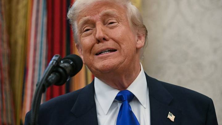 Donald Trump lanza amenaza a medios de comunicación sobre licencia de emisión, si lo critican