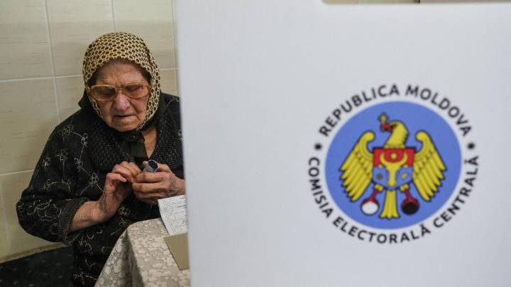 Los proeuropeos ganan en Moldavia sin mayoría suficiente, según los primeros resultados