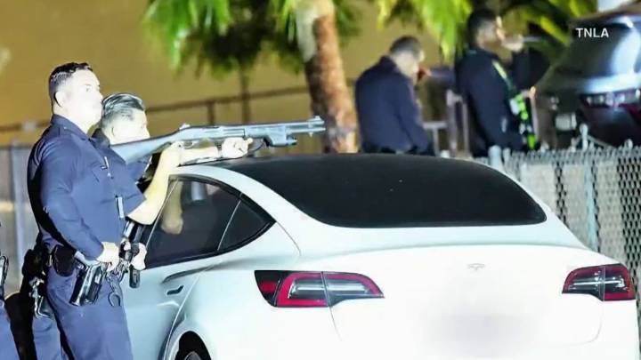 Homeowner shoots at man trying to break into Winnetka home