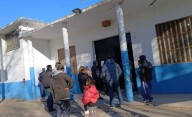 VIDEO.- Así arrancó la votación en La Plata: mesas sin armar y escuelas cerradas por falta de autoridades