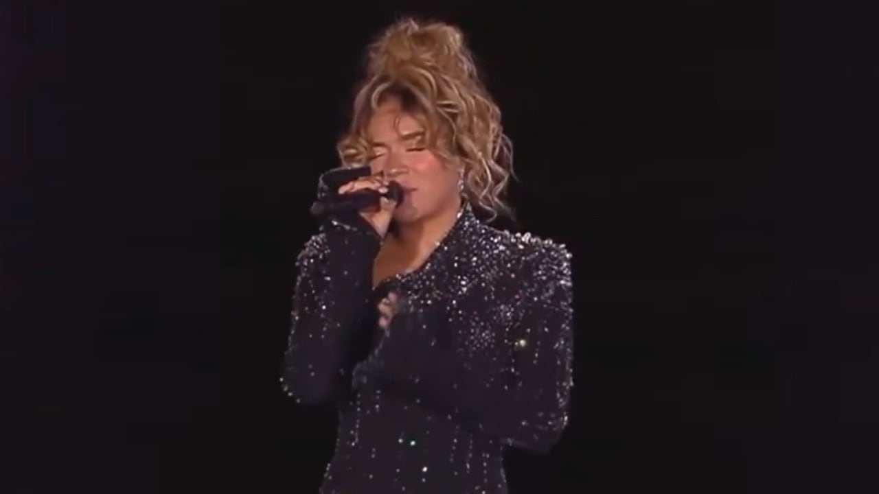 Karol G hizo historia: cantó junto a Andrea Bocelli en el Vaticano ante miles de personas
