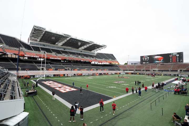 Watch: Oregon State’s botched snap leads to wild Fresno State touchdown
