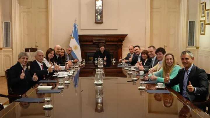 Javier Milei reúne a la mesa política y convoca al Gabinete