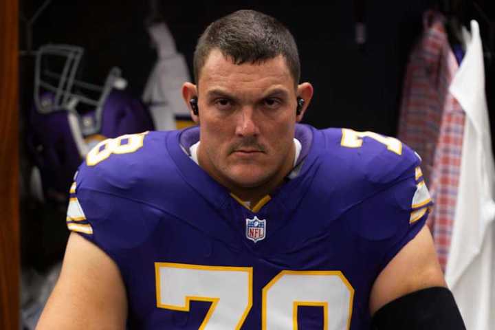 Does Ryan Kelly Have Another Concussion? Health Concerns Grow Over Vikings Center After Blow vs. Steelers