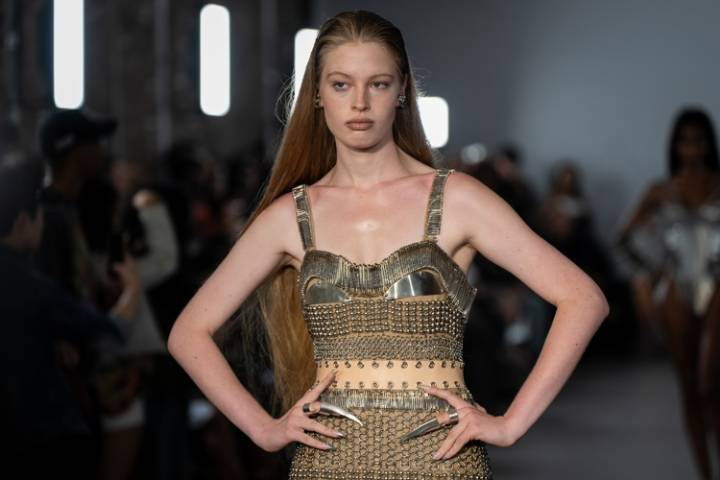 La hija trans de Elon Musk debuta como modelo