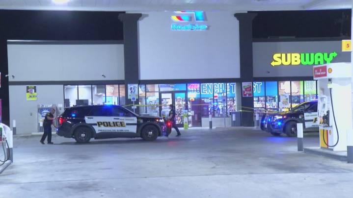 San Antonio gas station clerk stabbed in robbery