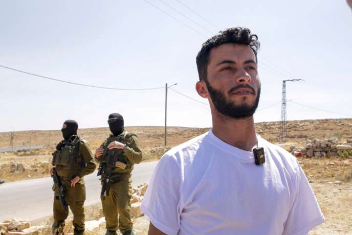 Cineasta palestino ganador del Óscar dice que colonos israelíes hirieron a sus hermanos