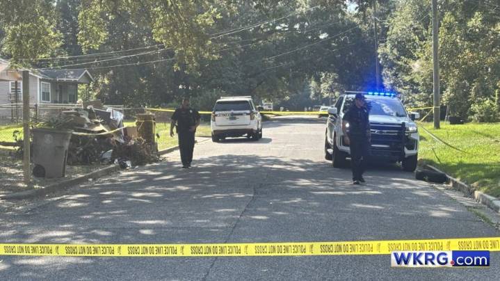 Mobile police investigating Brewton Avenue shooting