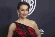 Alyssa Milano se quita implantes mamarios y celebra libertad