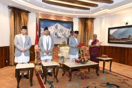 Nepal pone fin al vacío de poder con una histórica jura de su nueva primera ministra