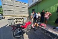 Joven se salva de ser aplastada por un volquete en Chetumal