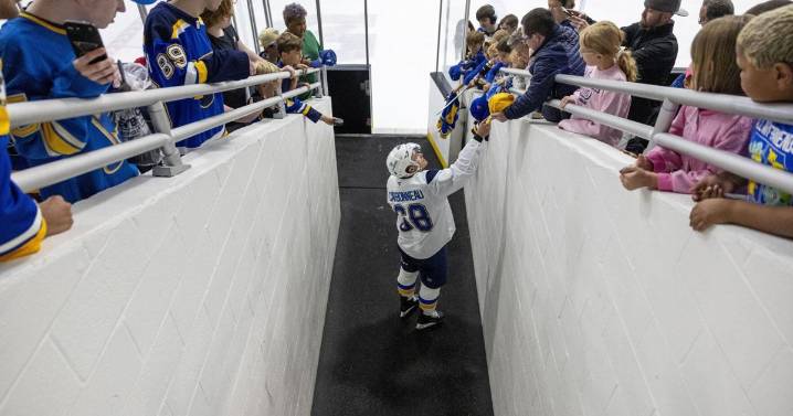 Blues sign first-round pick Justin Carbonneau, Russian prospect Nikita Susuev to entry