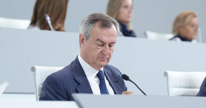 El mayor accionista individual del Sabadell, David Martínez, acepta la opa de BBVA y critica la injerencia política