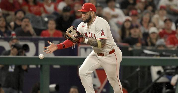 Royce Lewis homers twice as Twins blow out error