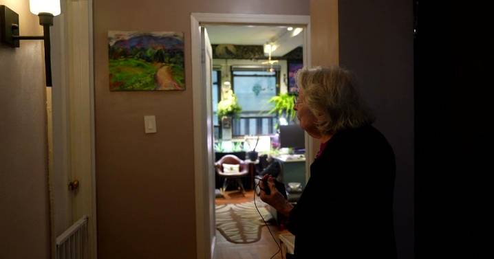 Manhattan woman helps mother's art find new life after cancer diagnosis