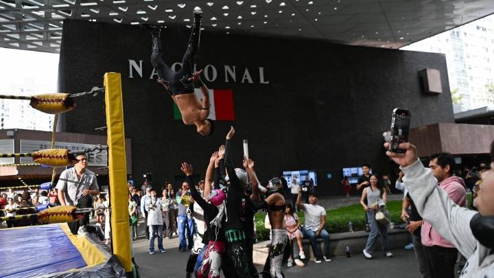 Activista trans protesta en la Cineteca Nacional con “jornada de lucha libre” (Video)