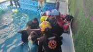 Niña queda atrapada en tubería de alberca en Guadalupe; Protección Civil y bomberos la rescatan