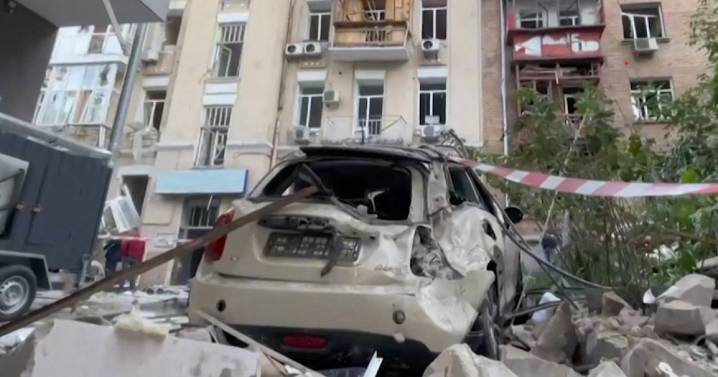 Un nuevo ataque ruso alcanza por primera vez una sede del gobierno en Kiev y causa dos muertos y más de una decena de heridos