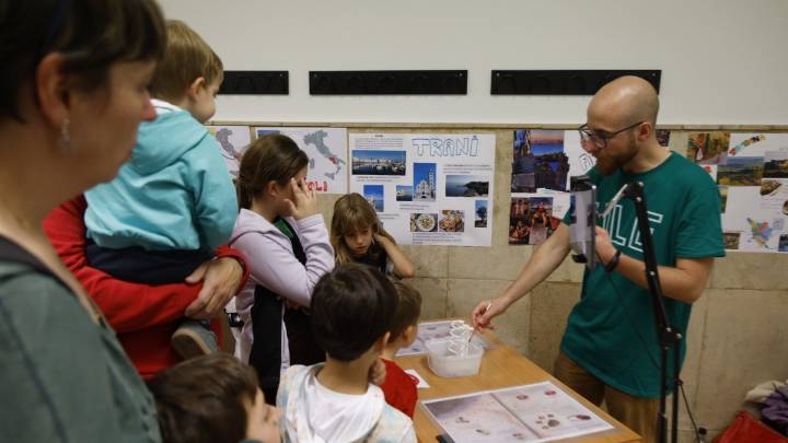 Los mil y un viajes de la Noche Europea de los Investigadores en León, en fotos