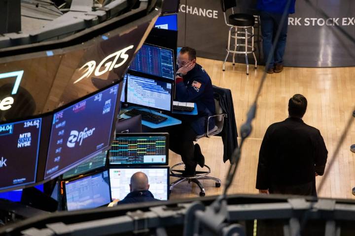 Dow Jones cede 170 puntos y las acciones de EE. UU. retroceden por tercera sesión consecutiva en el cierre del miércoles
