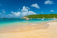 "Sin que lo supiera". La pequeña y paradisíaca isla del Caribe a la que una casualidad le está haciendo ganar millones
