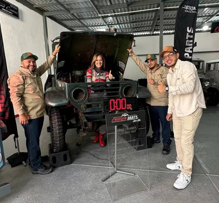 Cruiser Parts inaugura un museo viviente Toyota con la restauración en vivo del Land Cruiser FJ25 de 1957